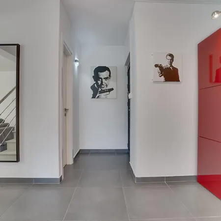 Makenzy Star 2bd Duplex 300m From Nyaraló *