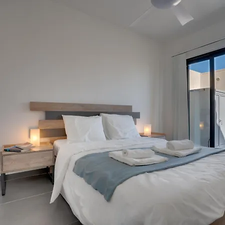 Makenzy Star 2bd Duplex 300m From Nyaraló *