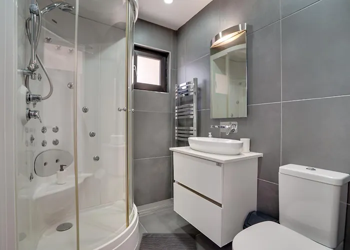 Makenzy Star 2bd Duplex 300m From Ferienhaus *