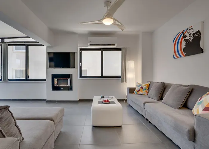 Makenzy Star 2bd Duplex 300m From Ferienhaus Larnaka