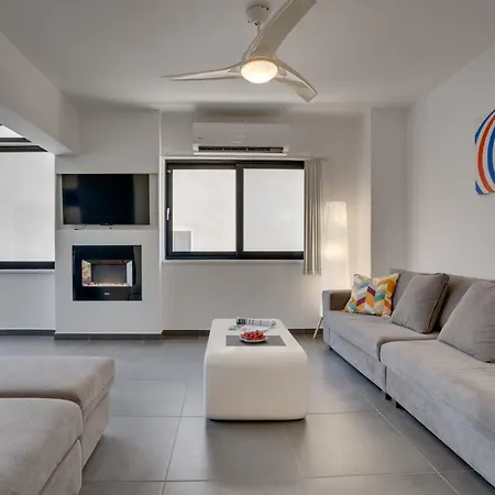 Makenzy Star 2bd Duplex 300m From Ferienhaus Larnaka