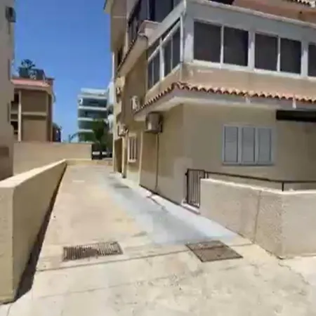 Makenzy Star 2bd Duplex 300m From 라르나카