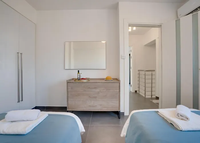 Makenzy Star 2bd Duplex 300m From Lárnaca