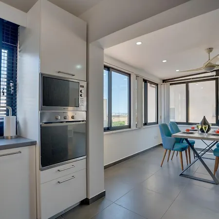 Makenzy Star 2bd Duplex 300m From * Lárnaca