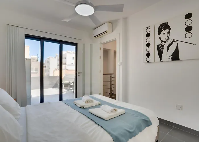 Makenzy Star 2bd Duplex 300m From *