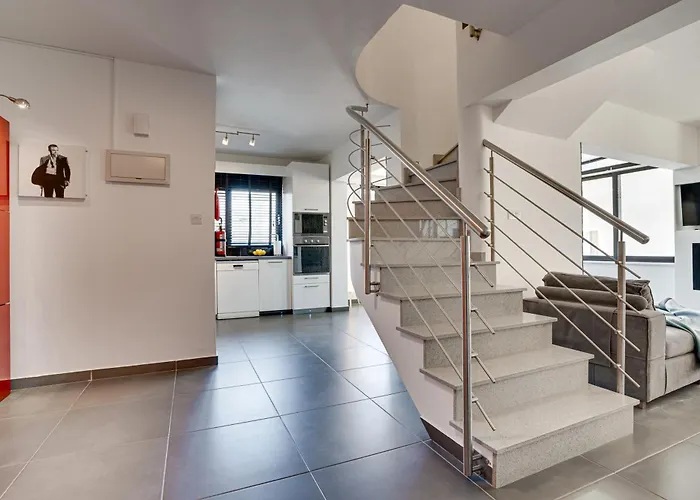 Makenzy Star 2bd Duplex 300m From Dom wakacyjny *