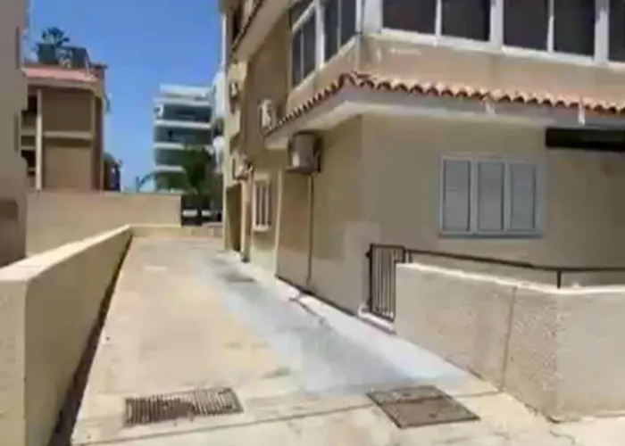 Makenzy Star 2bd Duplex 300m From Larnaca